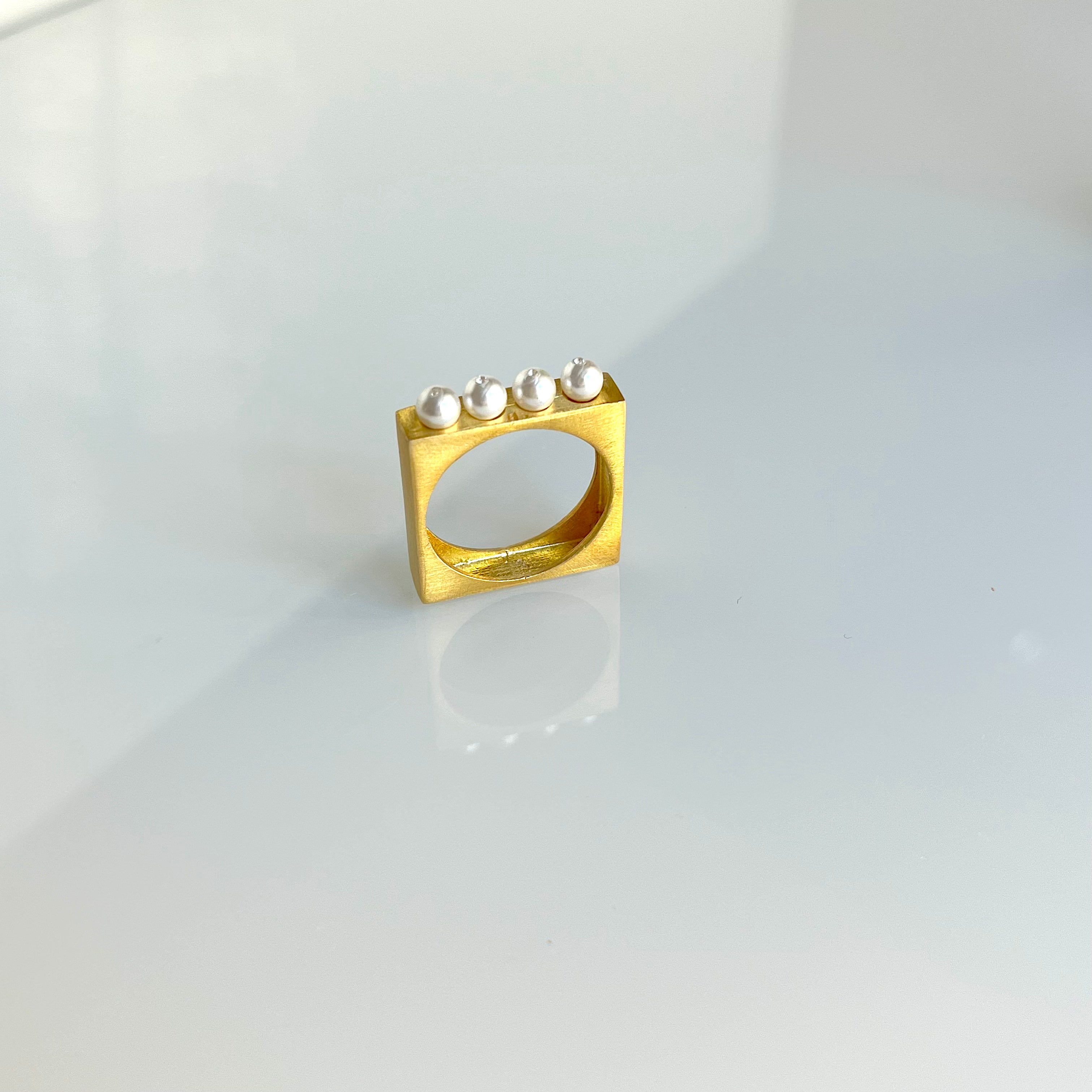 Pearl Axis Ring