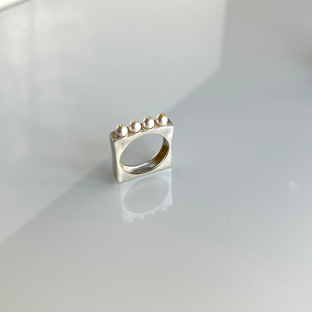 Pearl Axis Ring