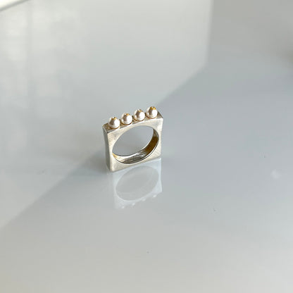 Pearl Axis Ring